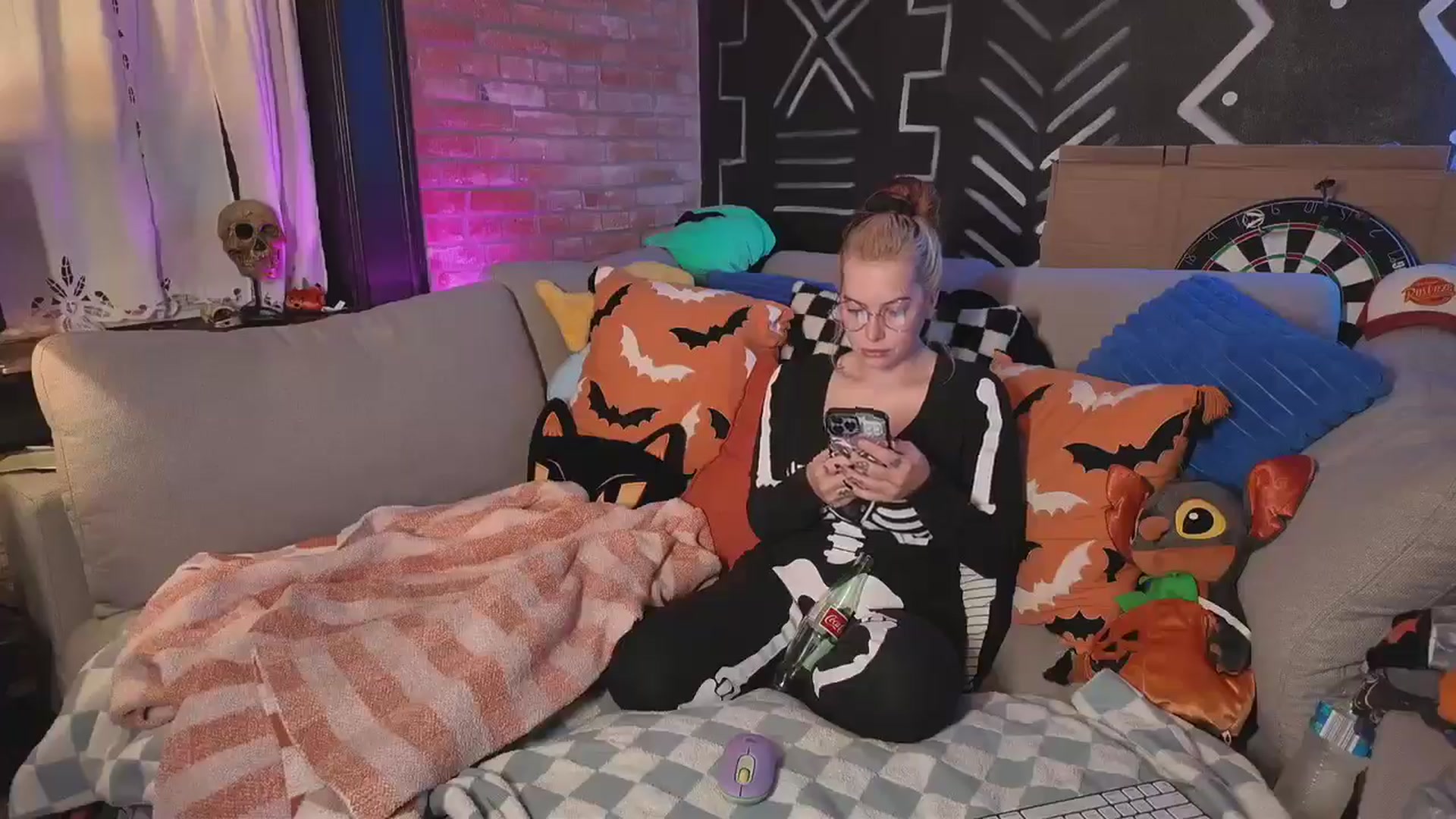 Gallery image thumbnail from Cubbixoxo's myfreecams stream on, 10/10/2024, 03:49 image 11 of 20