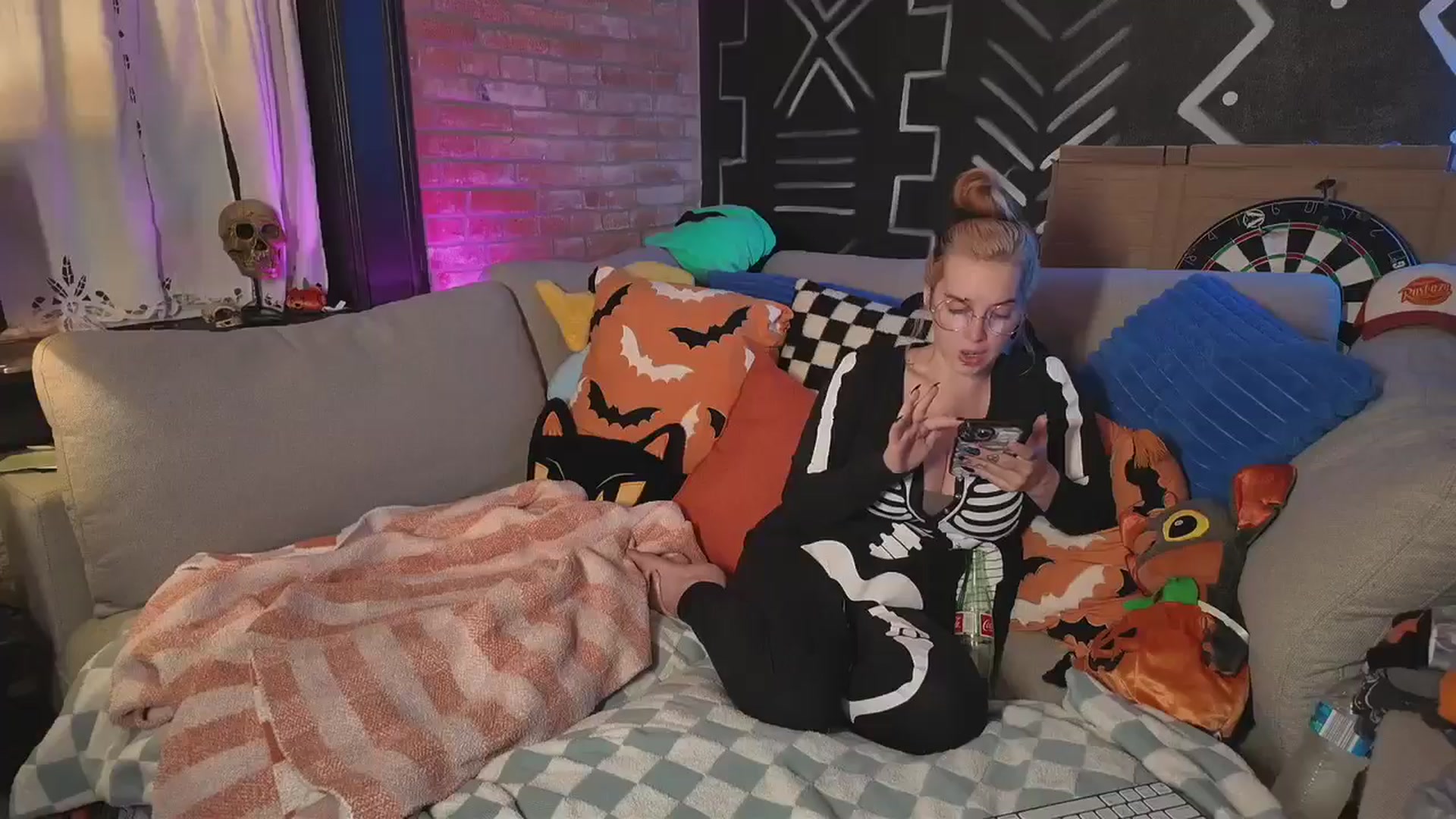 Gallery image thumbnail from Cubbixoxo's myfreecams stream on, 10/10/2024, 03:49 image 13 of 20