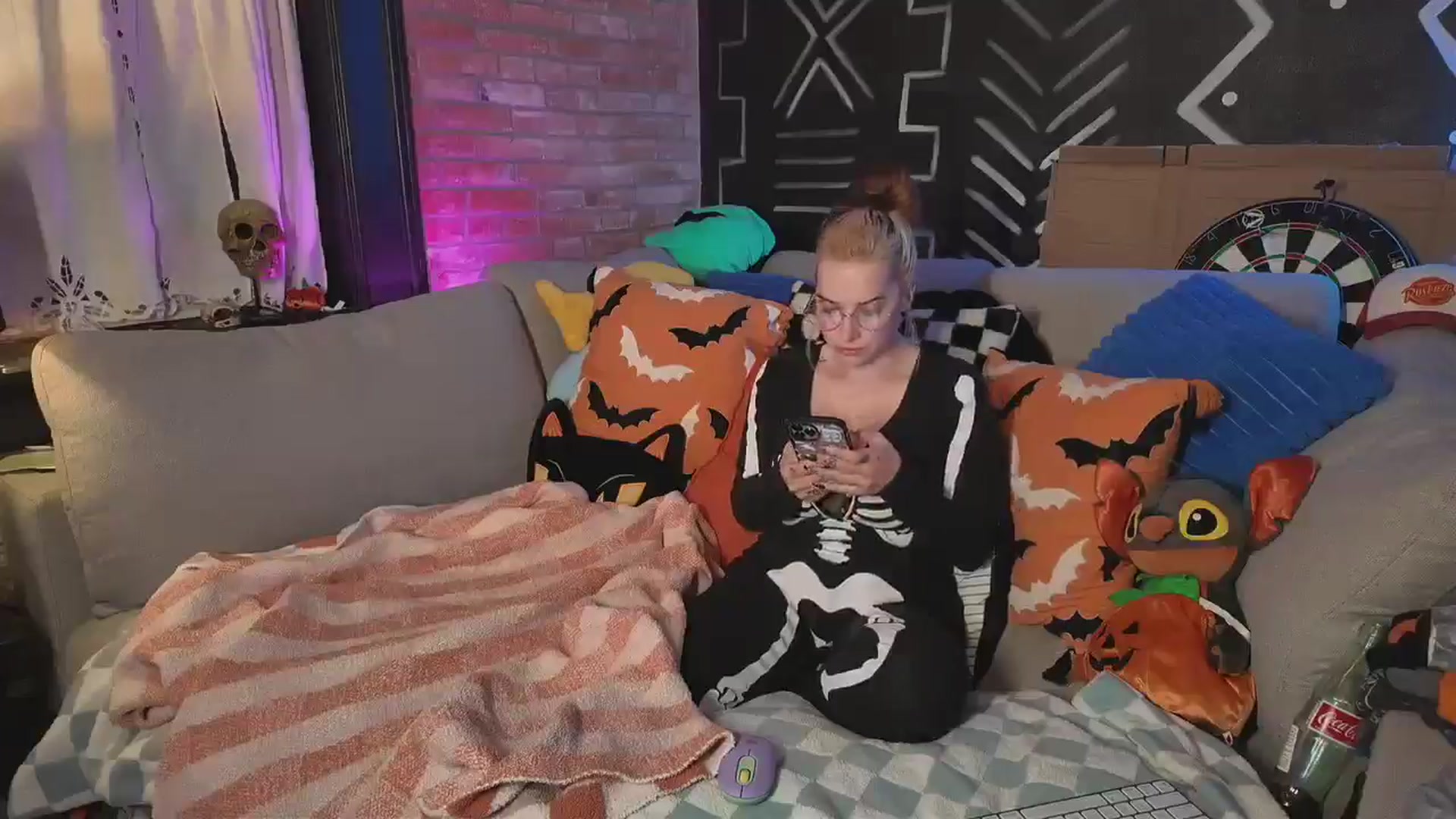 Gallery image thumbnail from Cubbixoxo's myfreecams stream on, 10/10/2024, 03:49 image 9 of 20