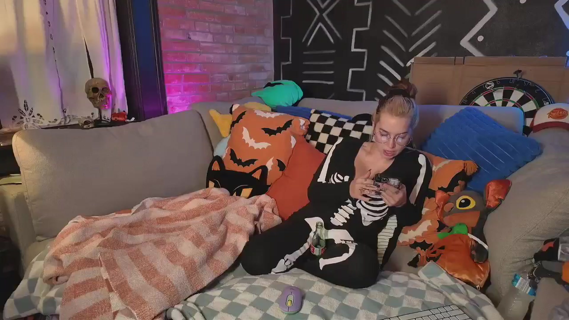 Gallery image thumbnail from Cubbixoxo's myfreecams stream on, 10/10/2024, 03:49 image 12 of 20