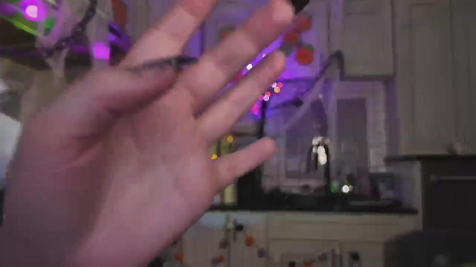 Gallery image thumbnail from Cubbixoxo's myfreecams stream on, 10/11/2024, 04:22 image 14 of 20