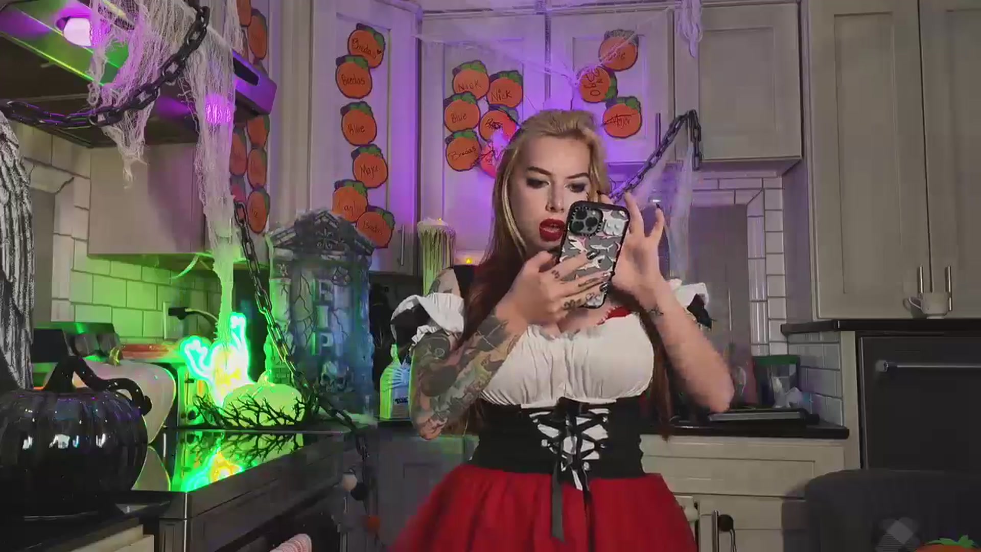 Gallery image thumbnail from Cubbixoxo's myfreecams stream on, 10/11/2024, 04:22 image 10 of 20