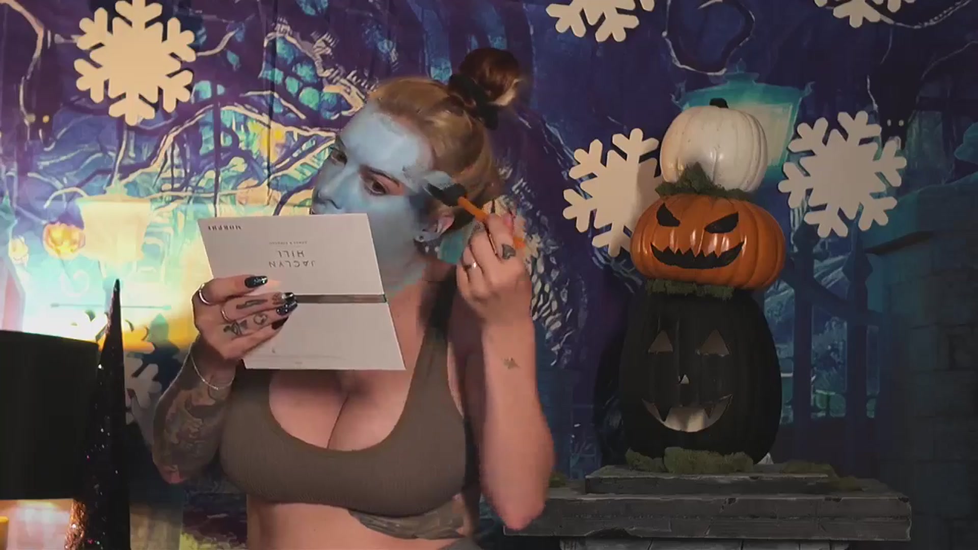 Gallery image thumbnail from Cubbixoxo's myfreecams stream on, 10/15/2024, 03:06 image 18 of 20