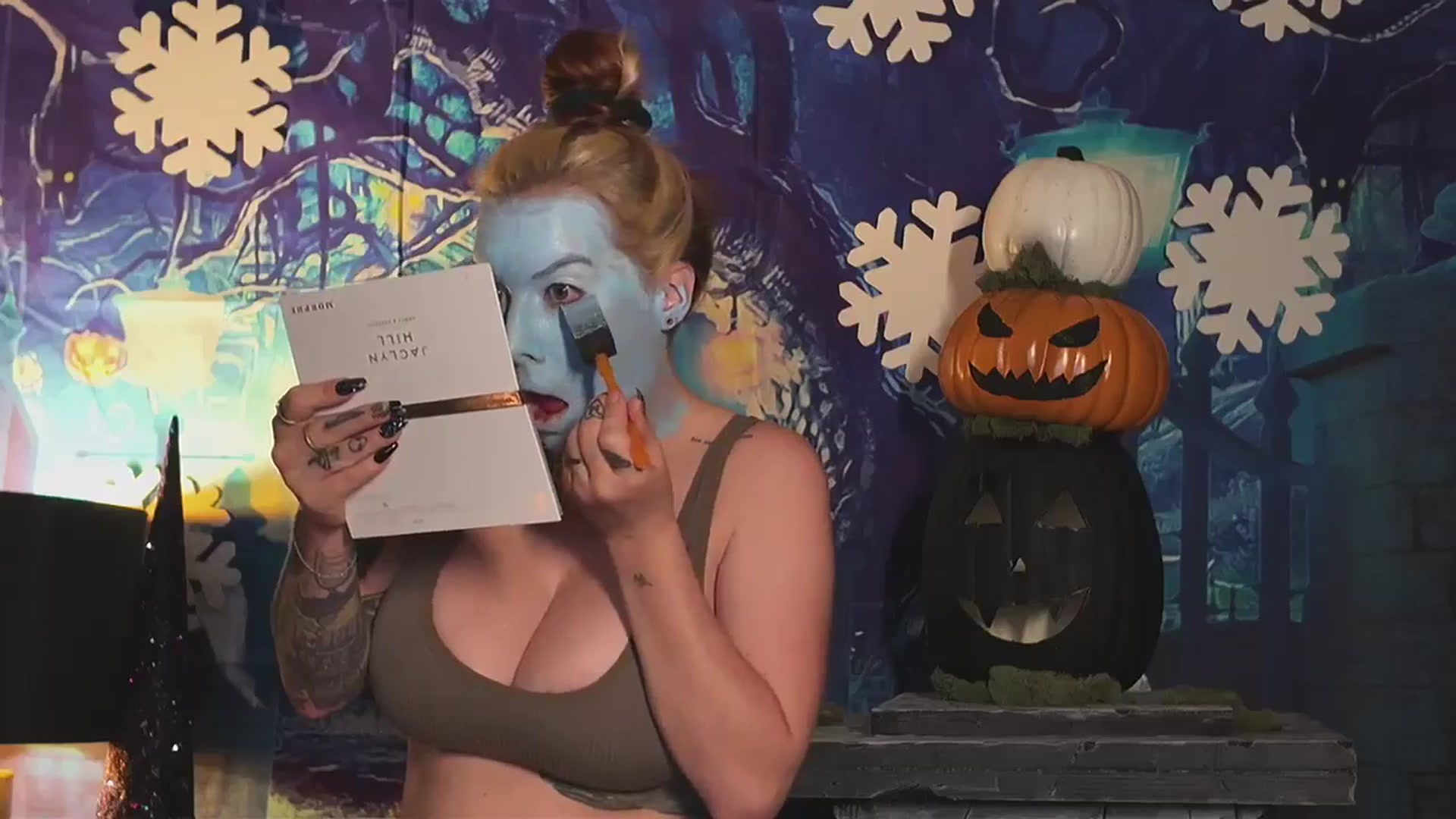 Gallery image thumbnail from Cubbixoxo's myfreecams stream on, 10/15/2024, 03:06 image 19 of 20