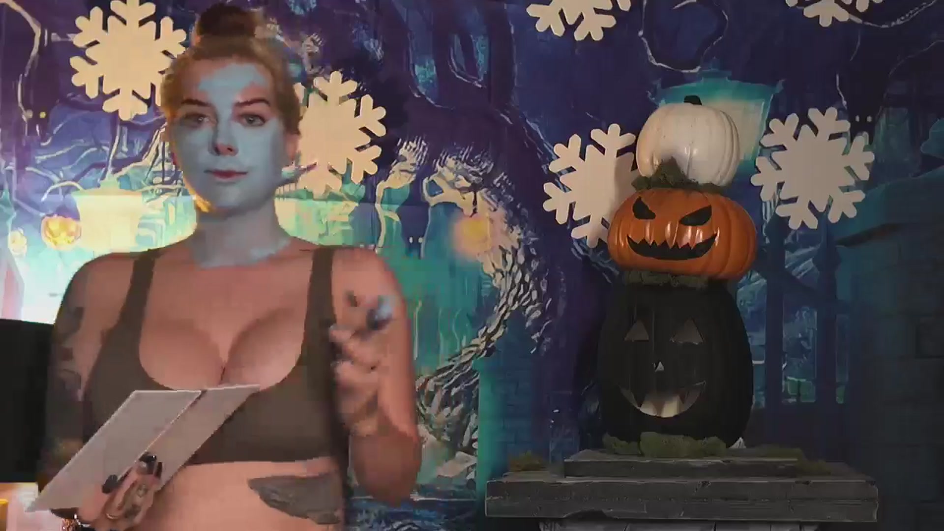 Gallery image thumbnail from Cubbixoxo's myfreecams stream on, 10/15/2024, 03:06 image 11 of 20