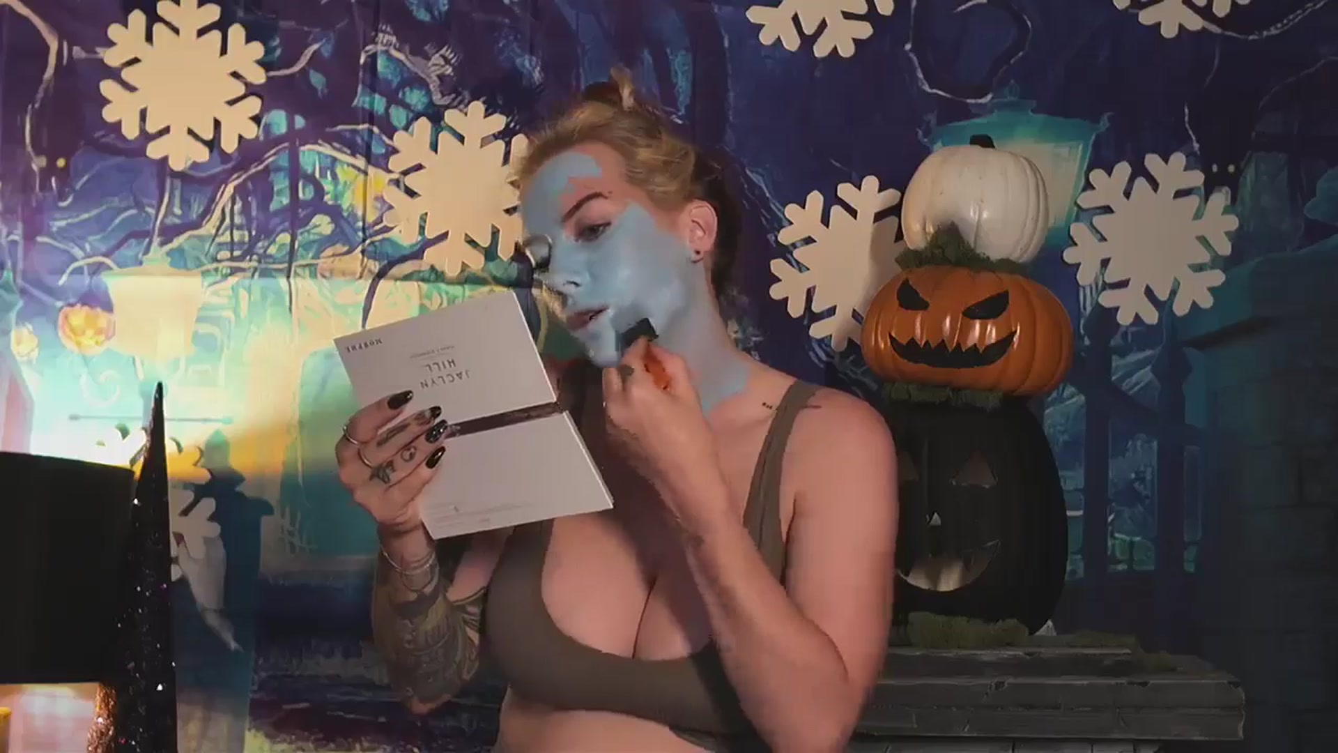 Gallery image thumbnail from Cubbixoxo's myfreecams stream on, 10/15/2024, 03:06 image 14 of 20