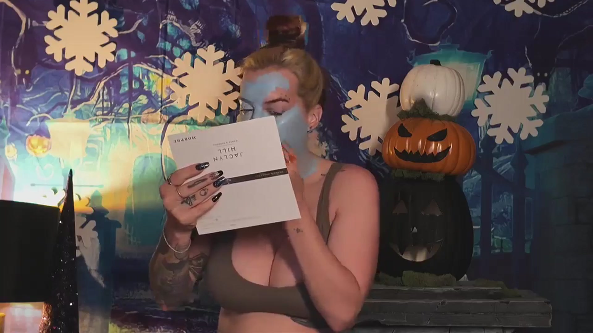 Gallery image thumbnail from Cubbixoxo's myfreecams stream on, 10/15/2024, 03:06 image 13 of 20