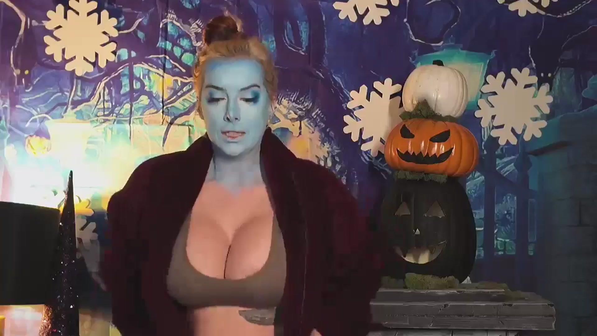 Gallery image thumbnail from Cubbixoxo's myfreecams stream on, 10/15/2024, 04:47 image 8 of 20