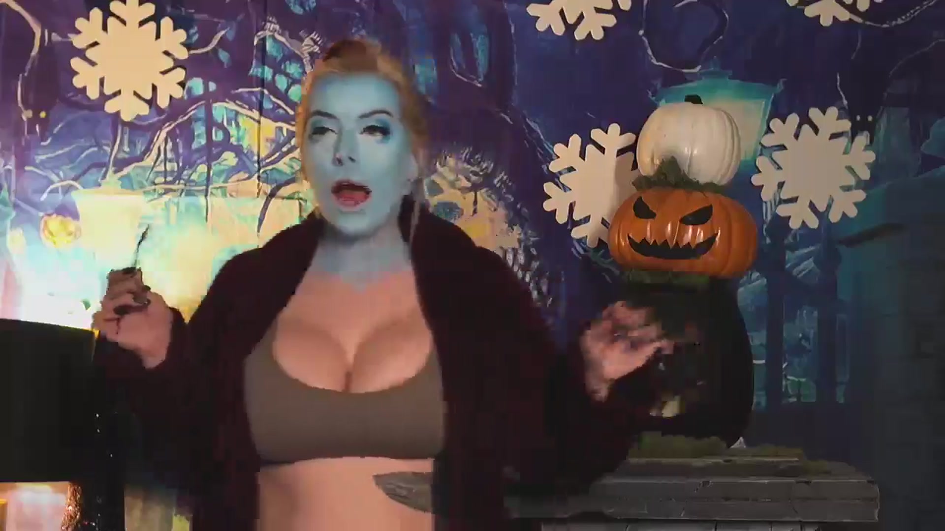 Gallery image thumbnail from Cubbixoxo's myfreecams stream on, 10/15/2024, 04:47 image 9 of 20