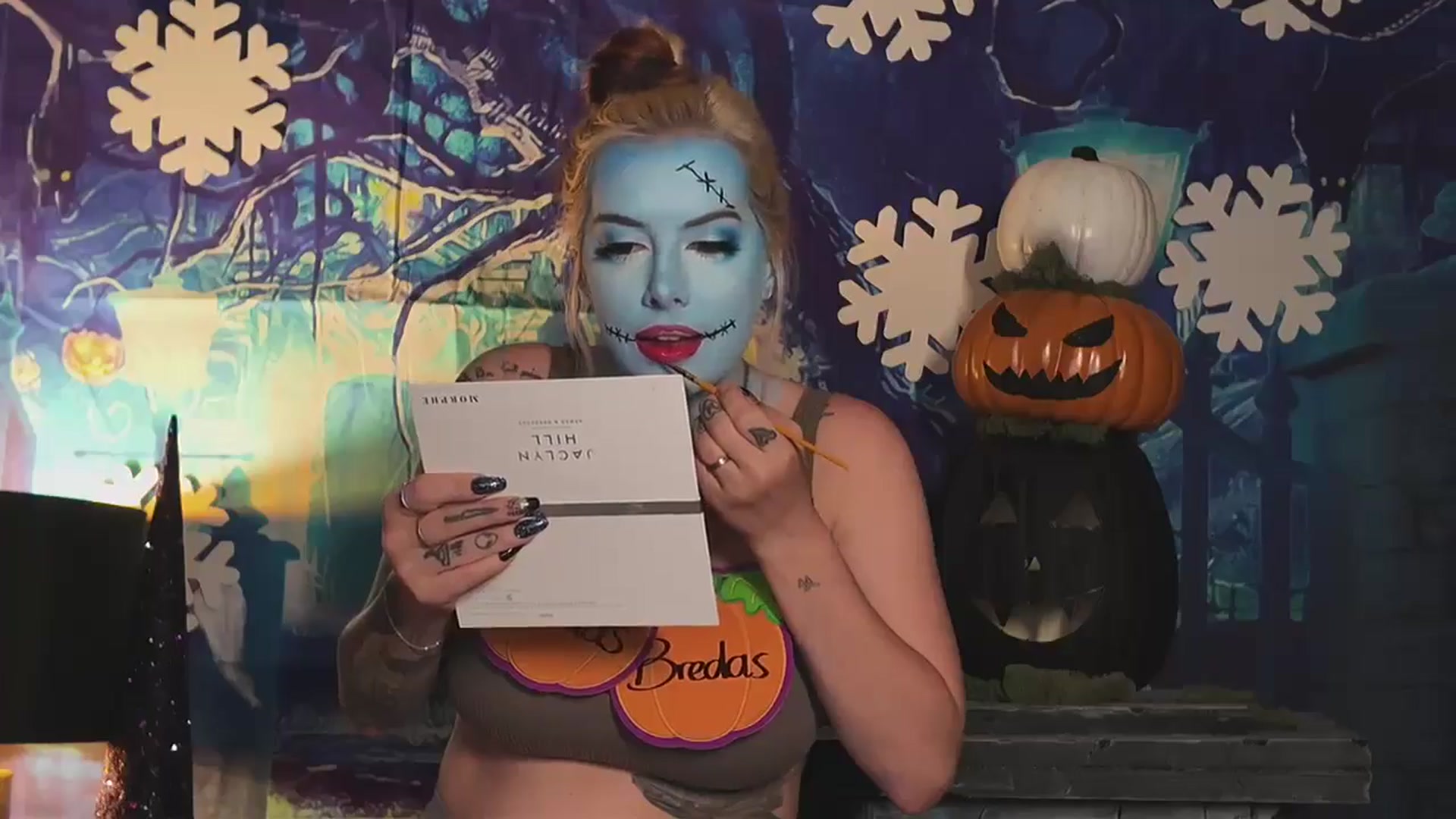 Gallery image thumbnail from Cubbixoxo's myfreecams stream on, 10/15/2024, 04:47 image 12 of 20