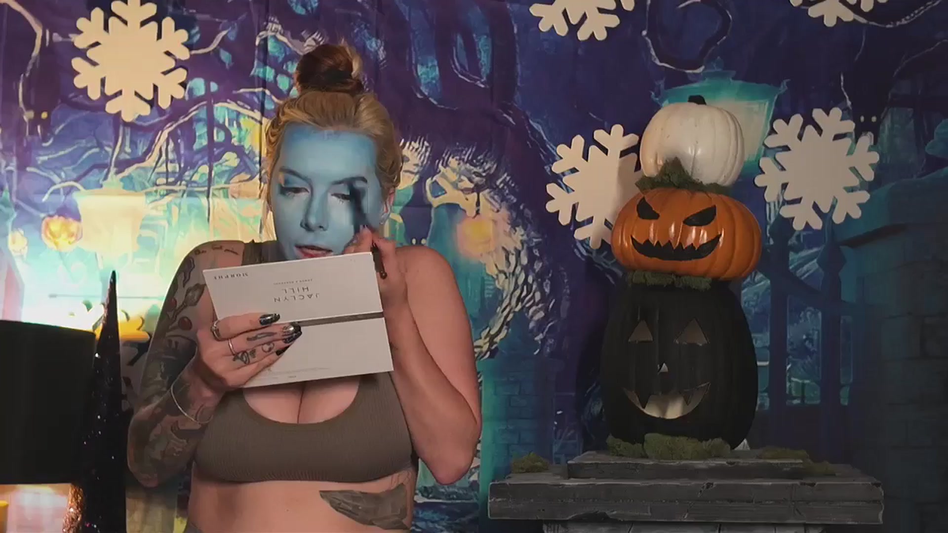 Gallery image thumbnail from Cubbixoxo's myfreecams stream on, 10/15/2024, 04:47 image 6 of 20