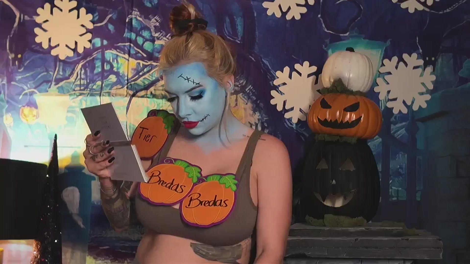 Gallery image thumbnail from Cubbixoxo's myfreecams stream on, 10/15/2024, 04:47 image 13 of 20