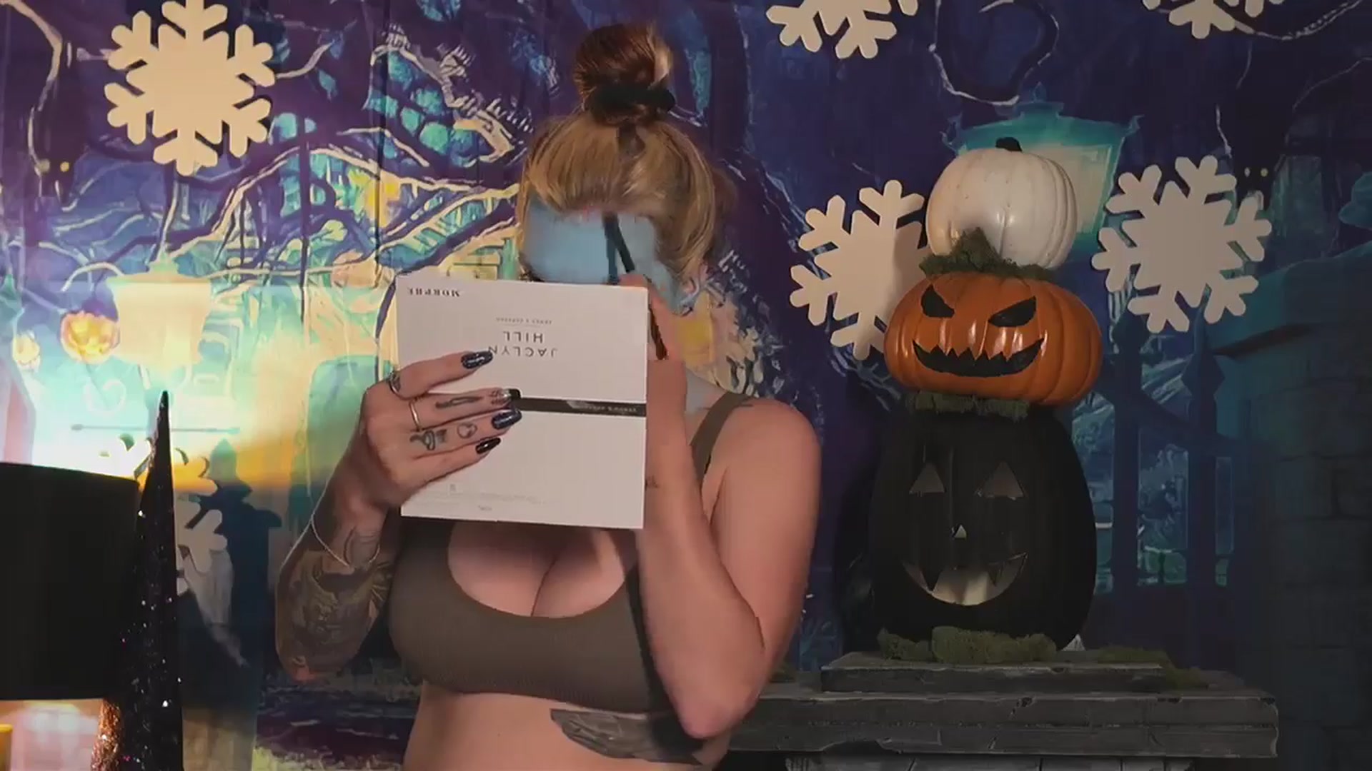 Gallery image thumbnail from Cubbixoxo's myfreecams stream on, 10/15/2024, 04:47 image 2 of 20