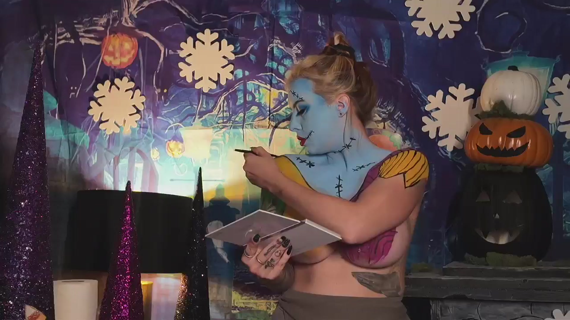 Gallery image thumbnail from Cubbixoxo's myfreecams stream on, 10/15/2024, 05:38 image 6 of 20