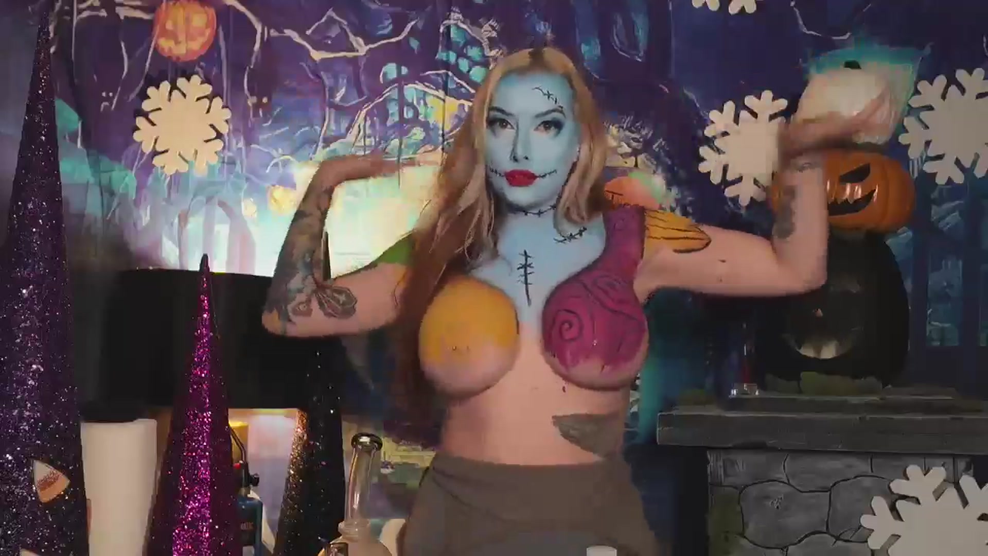 Gallery image thumbnail from Cubbixoxo's myfreecams stream on, 10/15/2024, 05:38 image 19 of 20