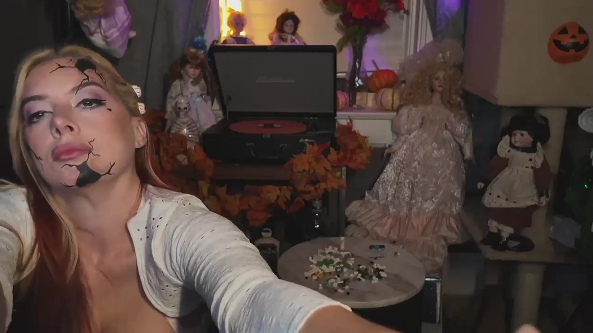 Gallery image thumbnail from Cubbixoxo's myfreecams stream on, 10/16/2024, 02:36 image 17 of 20
