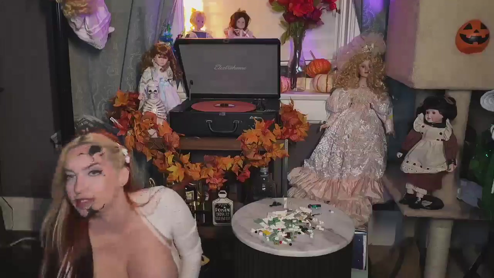 Gallery image thumbnail from Cubbixoxo's myfreecams stream on, 10/16/2024, 02:36 image 18 of 20