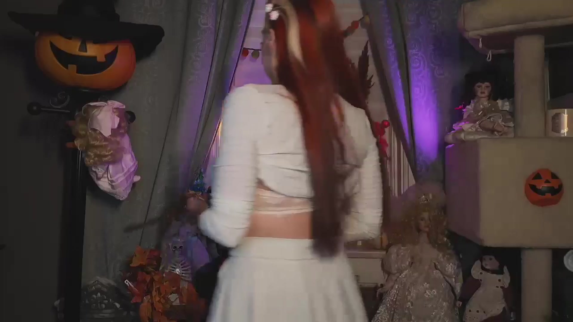 Gallery image thumbnail from Cubbixoxo's myfreecams stream on, 10/16/2024, 02:36 image 4 of 20
