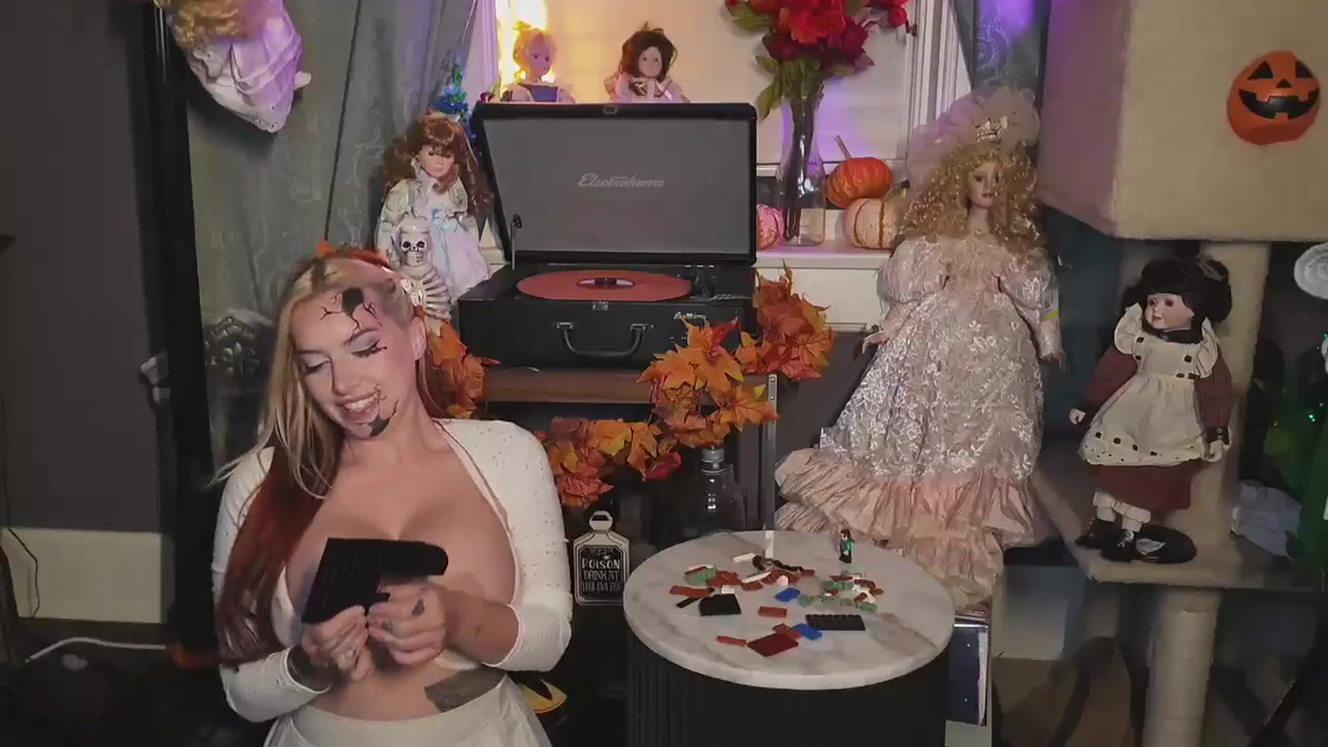 Gallery image thumbnail from Cubbixoxo's myfreecams stream on, 10/16/2024, 02:36 image 12 of 20