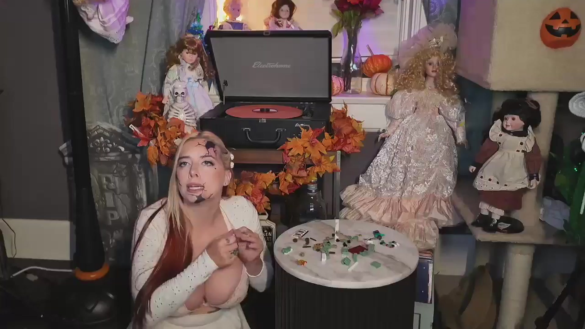 Gallery image thumbnail from Cubbixoxo's myfreecams stream on, 10/16/2024, 03:56 image 11 of 20