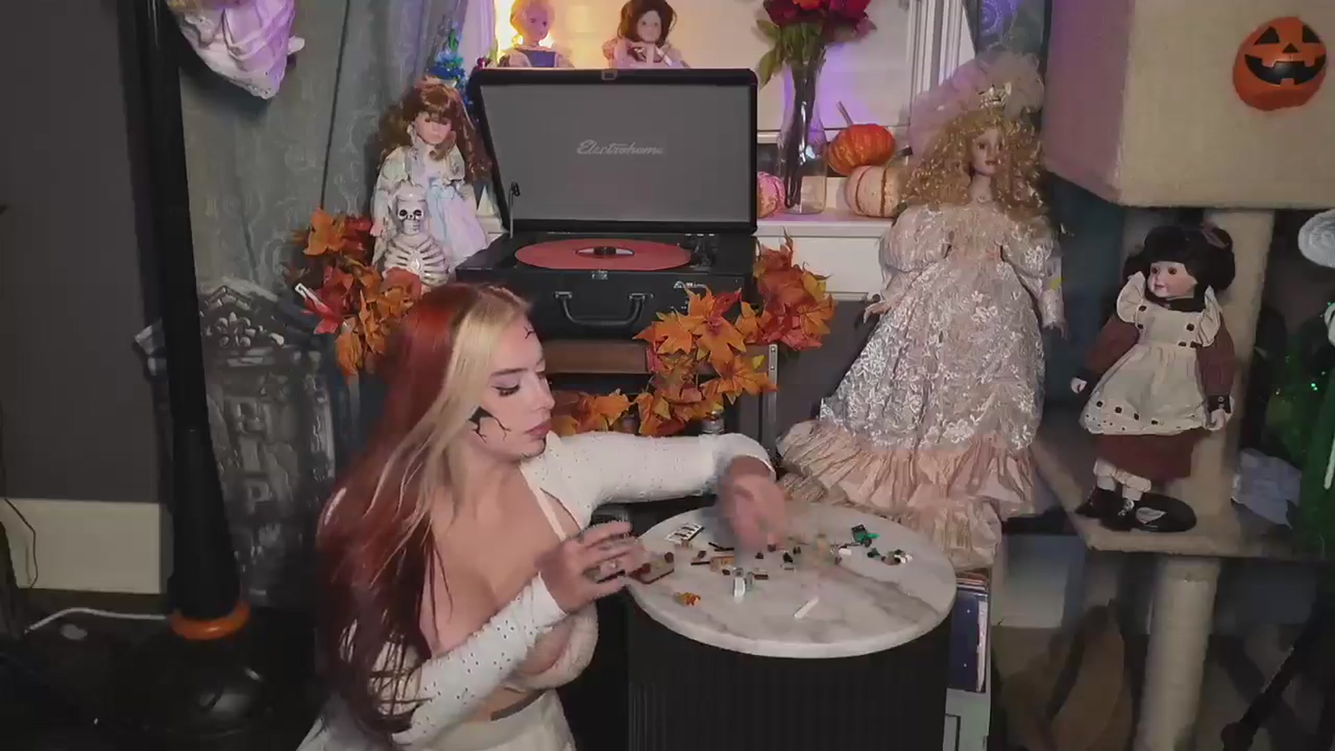 Gallery image thumbnail from Cubbixoxo's myfreecams stream on, 10/16/2024, 03:56 image 14 of 20