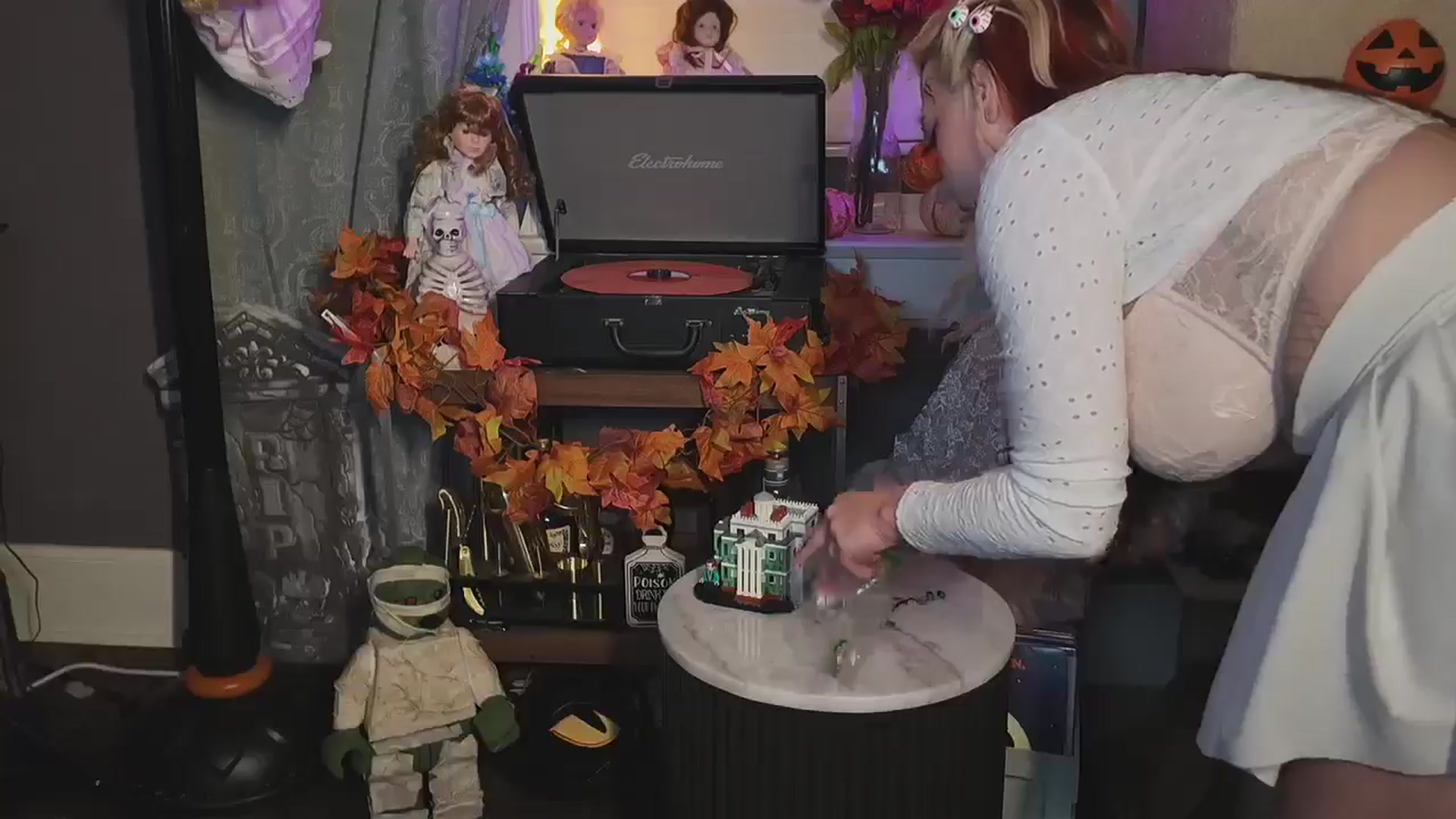 Gallery image thumbnail from Cubbixoxo's myfreecams stream on, 10/16/2024, 04:43 image 17 of 20
