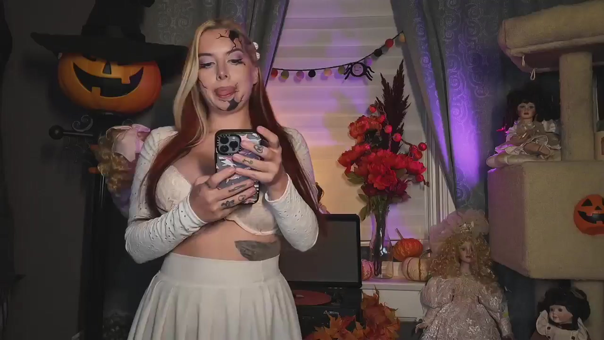 Gallery image thumbnail from Cubbixoxo's myfreecams stream on, 10/16/2024, 04:43 image 19 of 20