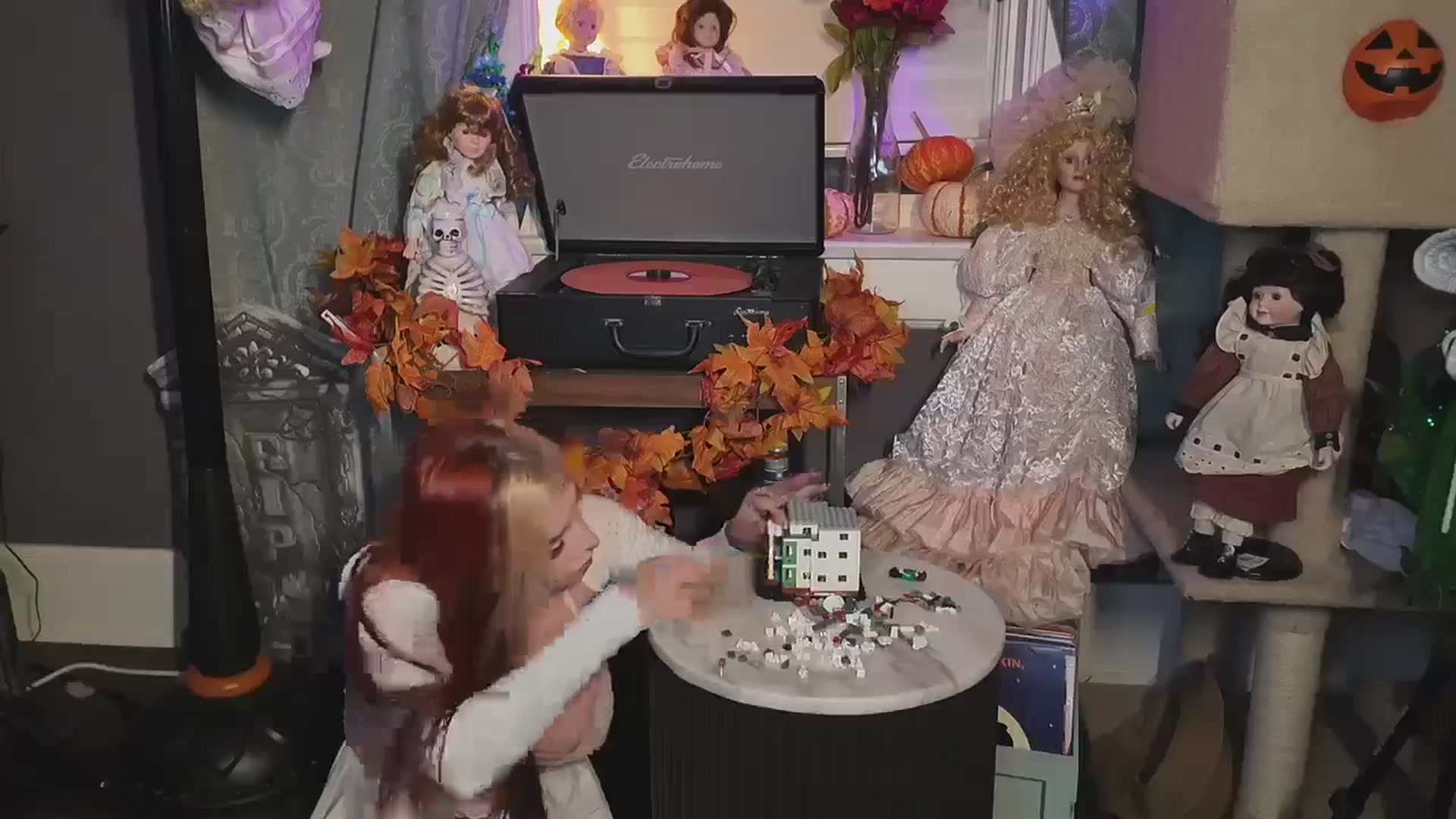Gallery image thumbnail from Cubbixoxo's myfreecams stream on, 10/16/2024, 04:43 image 11 of 20