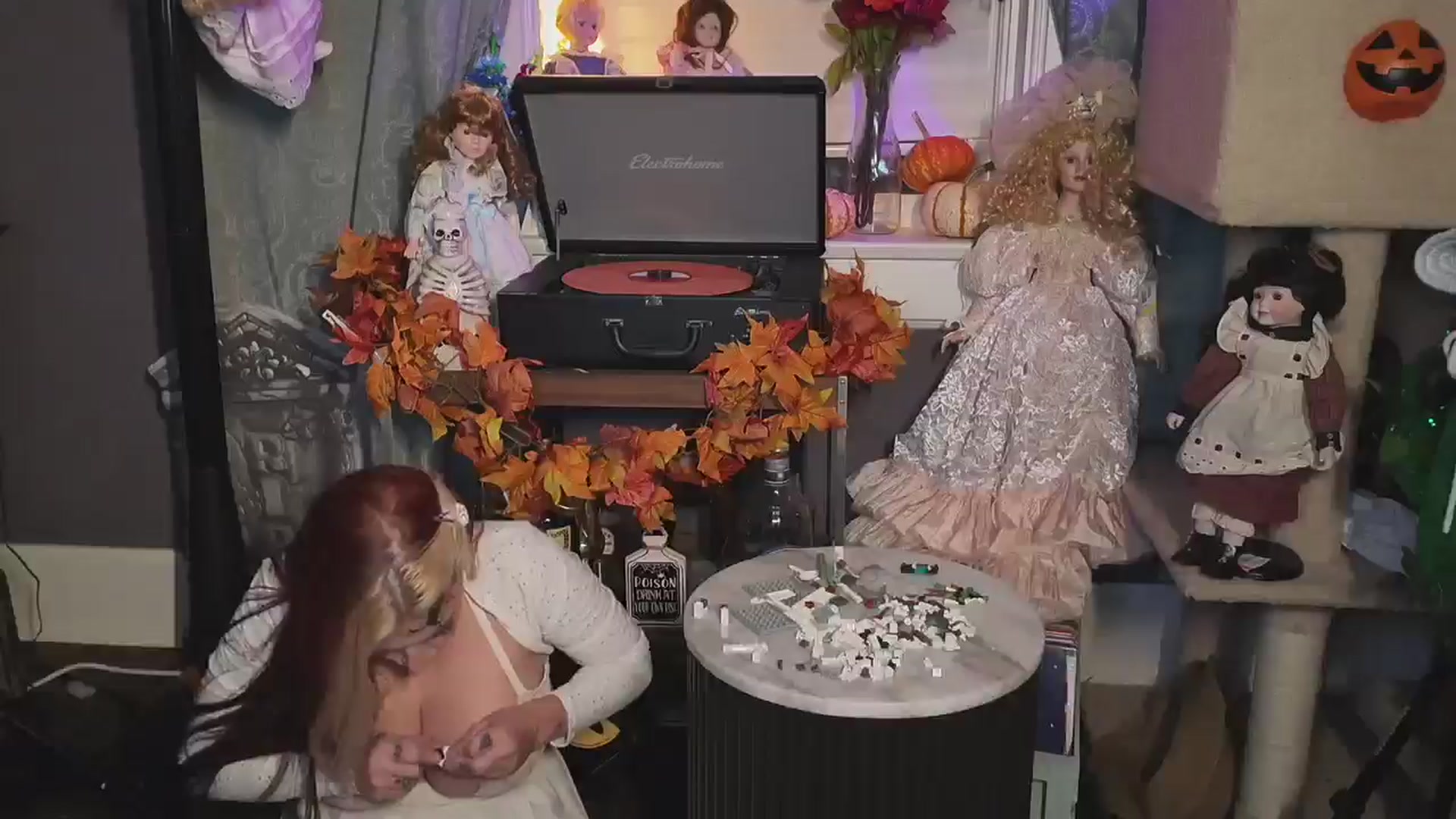 Gallery image thumbnail from Cubbixoxo's myfreecams stream on, 10/16/2024, 04:43 image 2 of 20