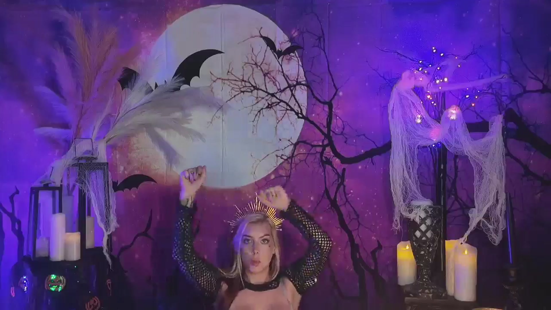 Gallery image thumbnail from Cubbixoxo's myfreecams stream on, 10/17/2024, 24:06 image 11 of 20