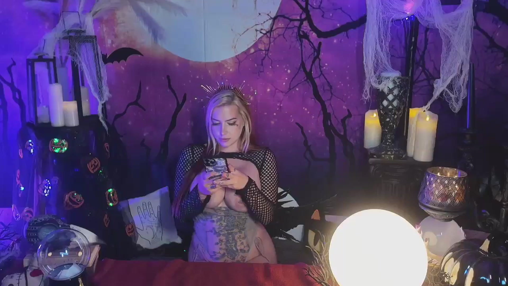 Gallery image thumbnail from Cubbixoxo's myfreecams stream on, 10/17/2024, 01:08 image 11 of 20