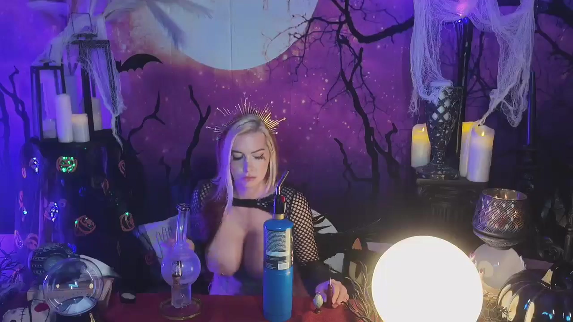 Gallery image thumbnail from Cubbixoxo's myfreecams stream on, 10/17/2024, 01:08 image 15 of 20