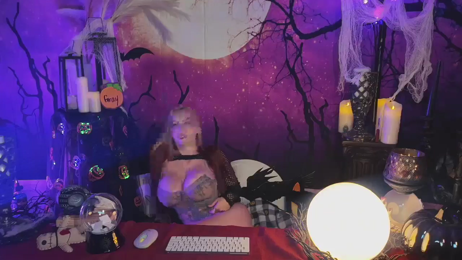 Gallery image thumbnail from Cubbixoxo's myfreecams stream on, 10/17/2024, 04:02 image 10 of 20