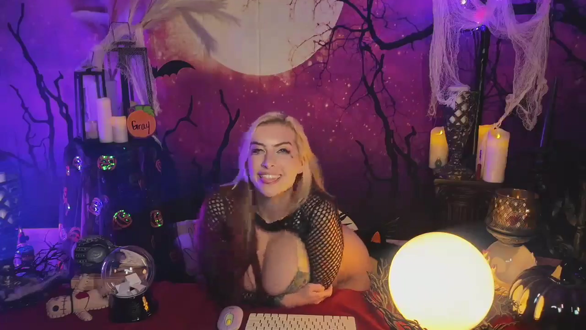 Gallery image thumbnail from Cubbixoxo's myfreecams stream on, 10/17/2024, 04:02 image 11 of 20