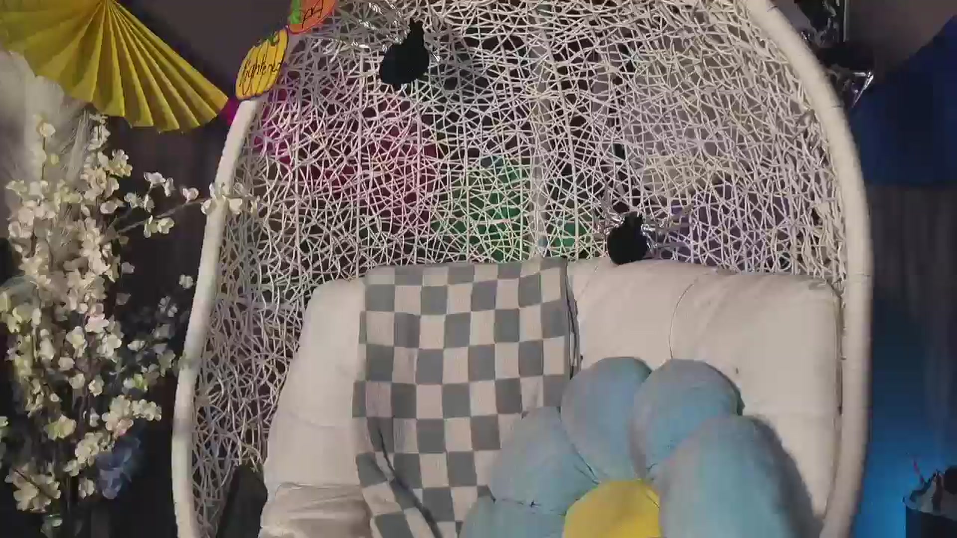 Gallery image thumbnail from Cubbixoxo's myfreecams stream on, 10/20/2024, 05:27 image 14 of 20