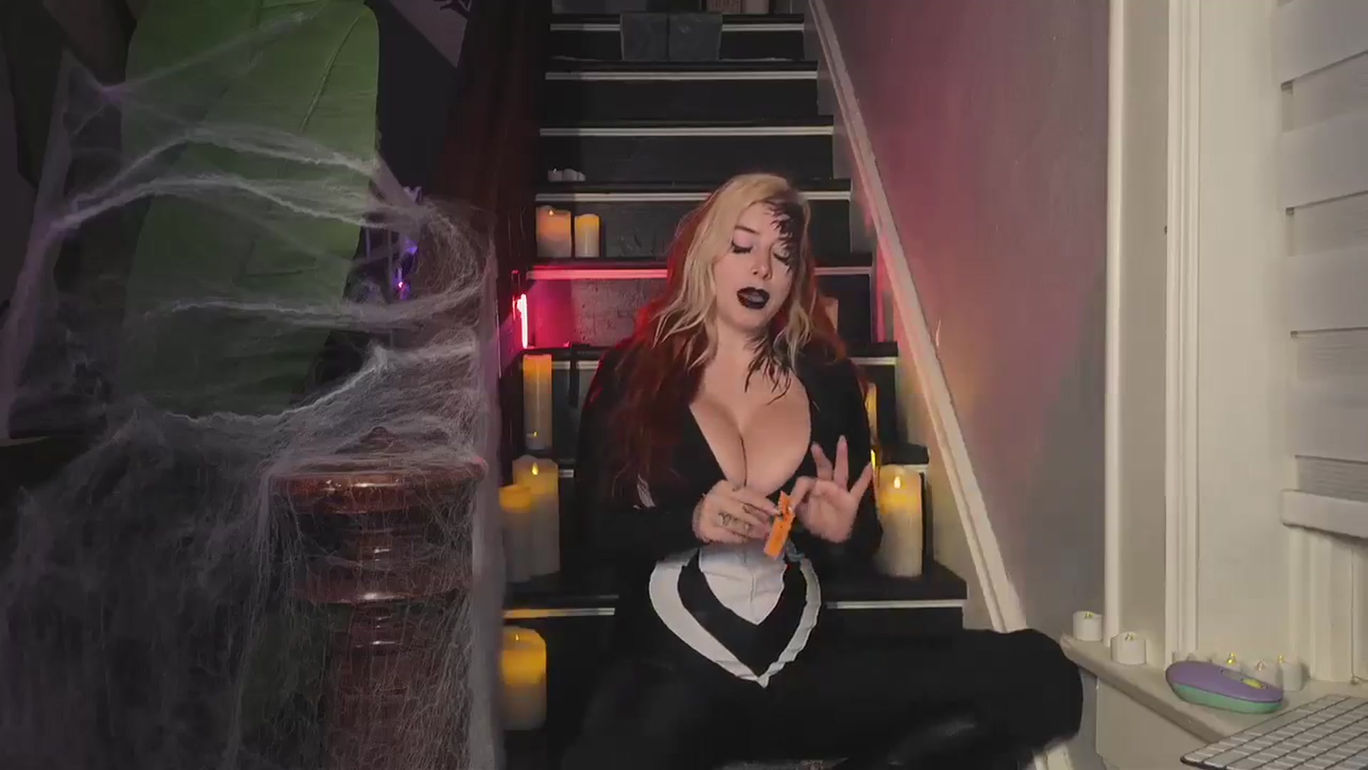 Gallery image thumbnail from Cubbixoxo's myfreecams stream on, 10/22/2024, 02:49 image 5 of 20