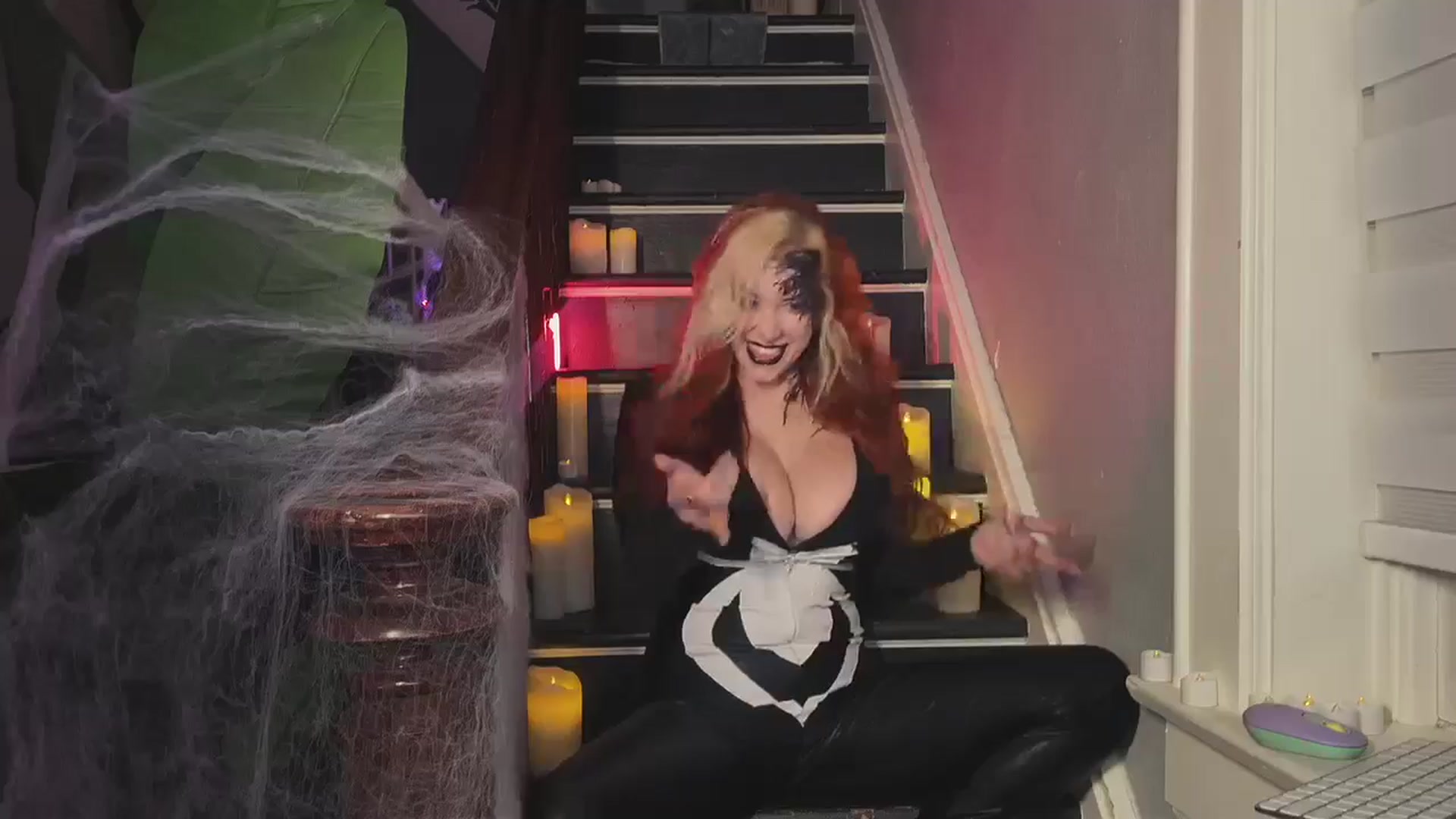Gallery image thumbnail from Cubbixoxo's myfreecams stream on, 10/22/2024, 02:49 image 1 of 20