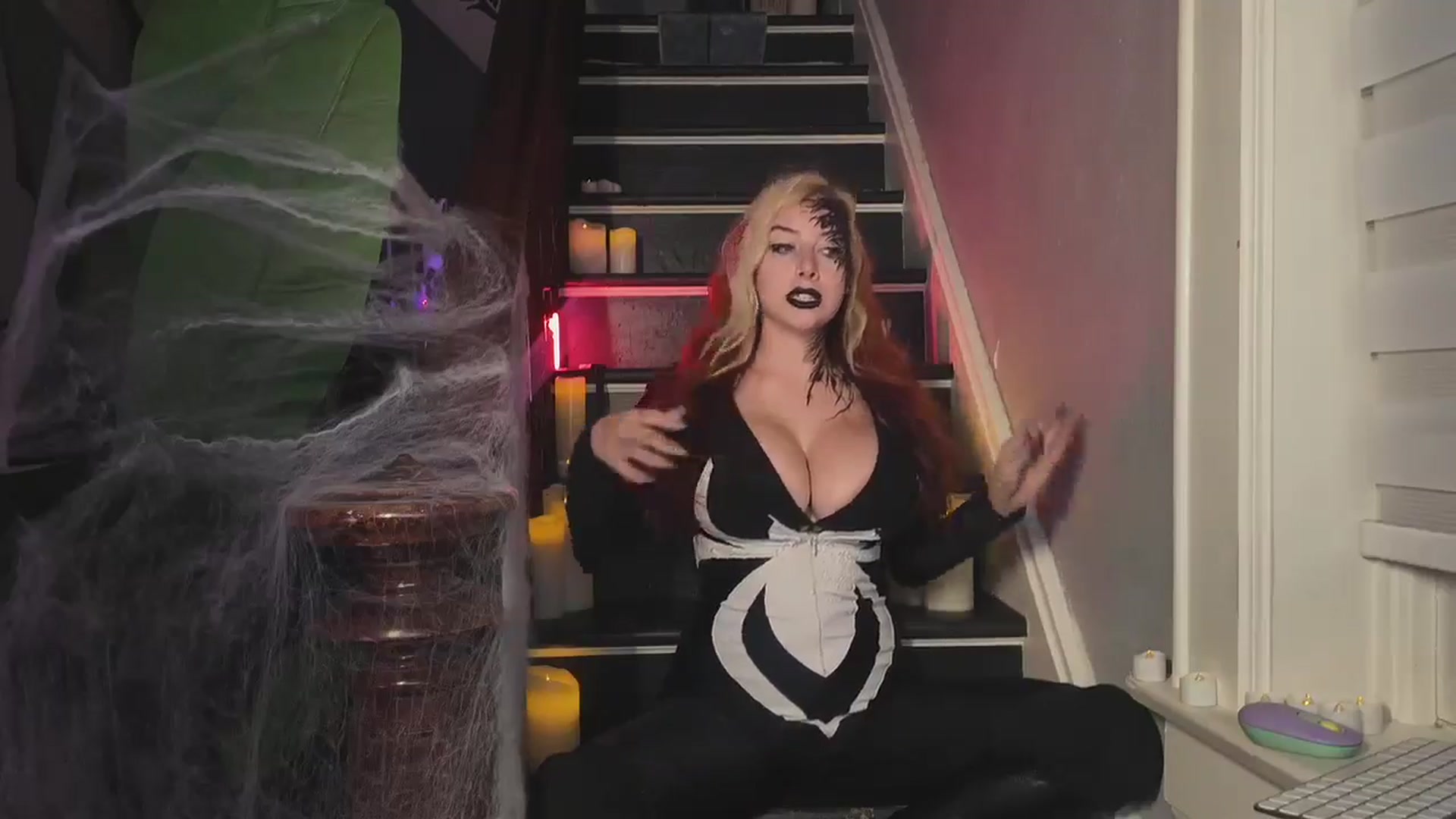 Gallery image thumbnail from Cubbixoxo's myfreecams stream on, 10/22/2024, 02:49 image 8 of 20