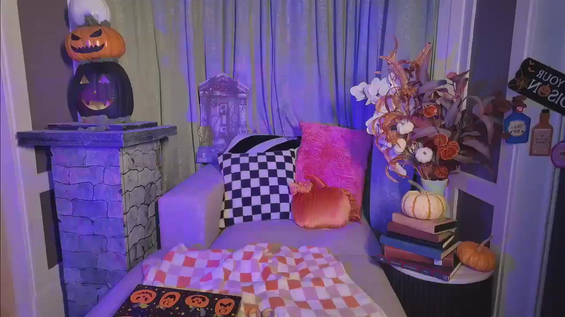 Gallery image thumbnail from Cubbixoxo's myfreecams stream on, 10/25/2024, 02:54 image 11 of 20