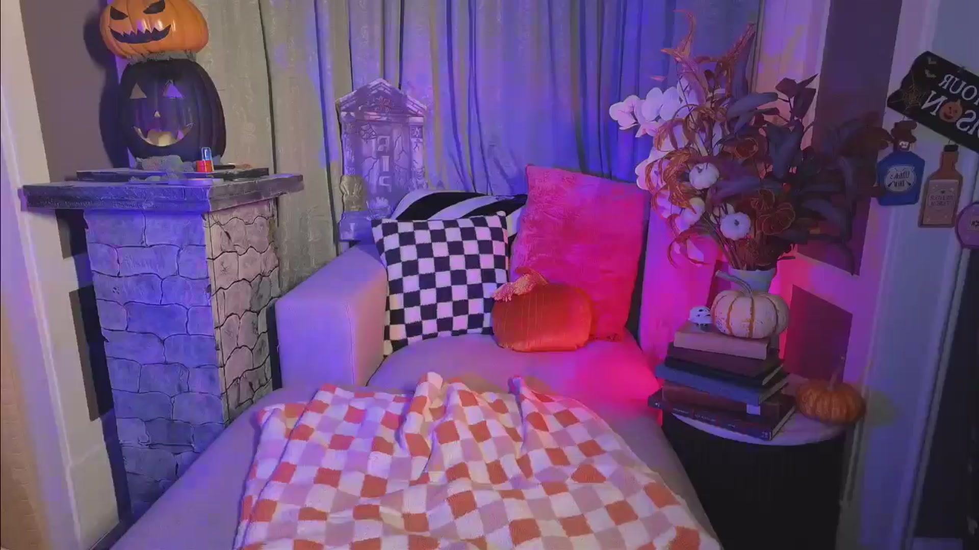 Gallery image thumbnail from Cubbixoxo's myfreecams stream on, 10/25/2024, 04:11 image 5 of 20