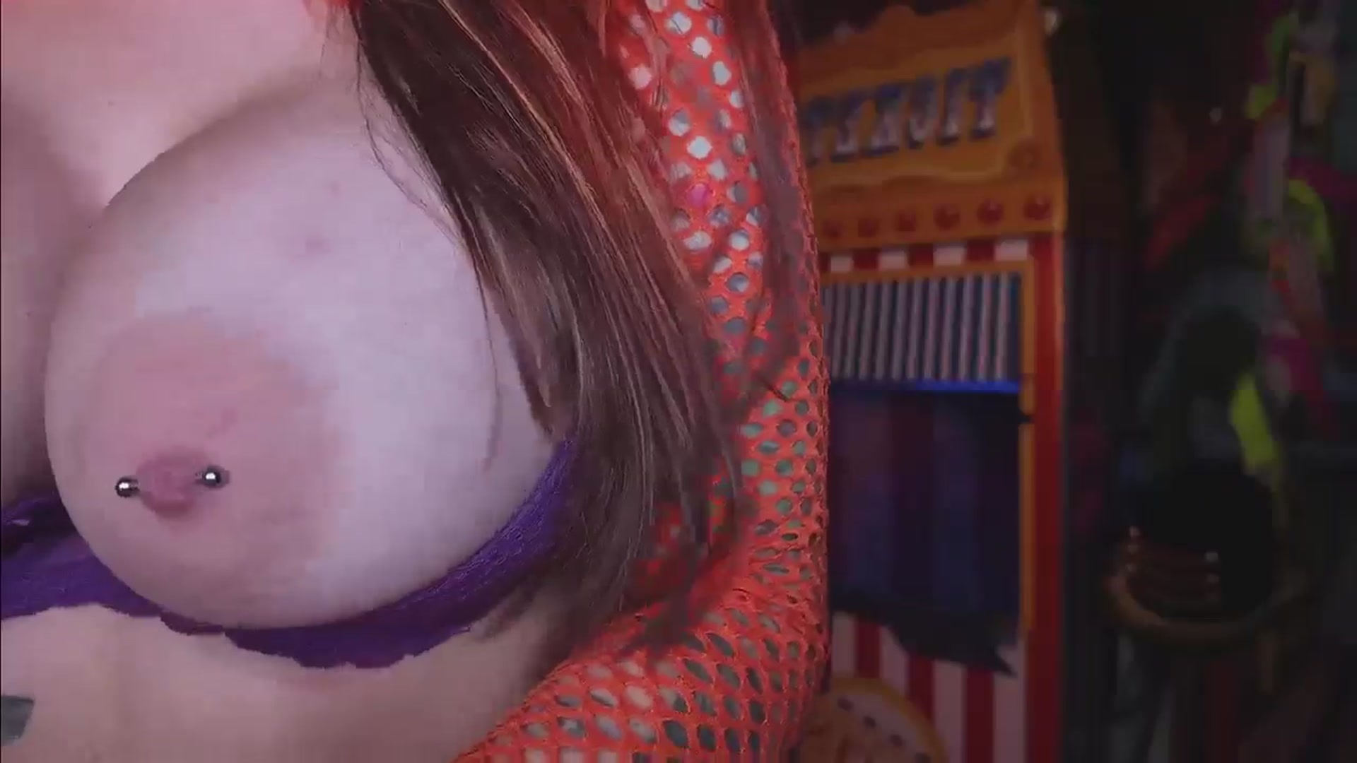Gallery image thumbnail from Cubbixoxo's myfreecams stream on, 10/28/2024, 03:13 image 12 of 20