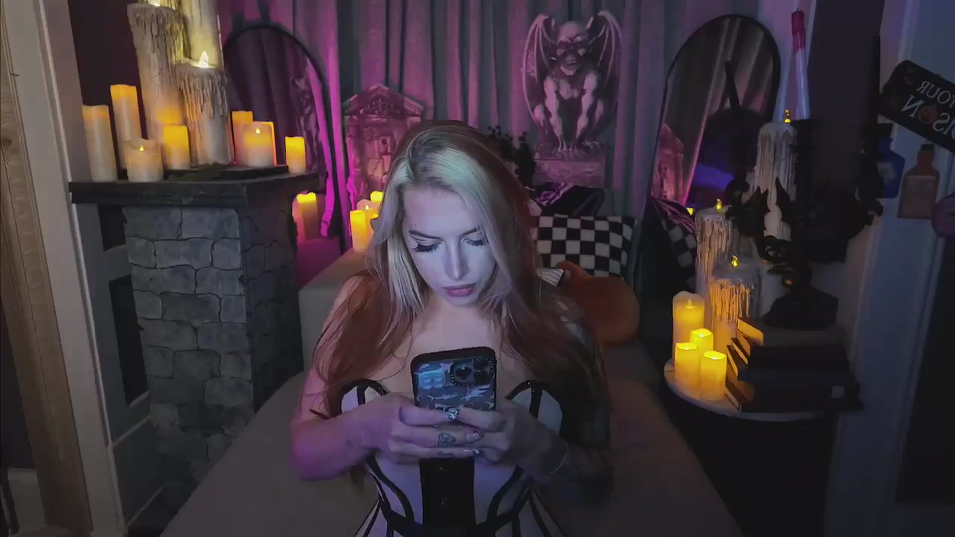 Gallery image thumbnail from Cubbixoxo's myfreecams stream on, 10/29/2024, 04:05 image 3 of 20