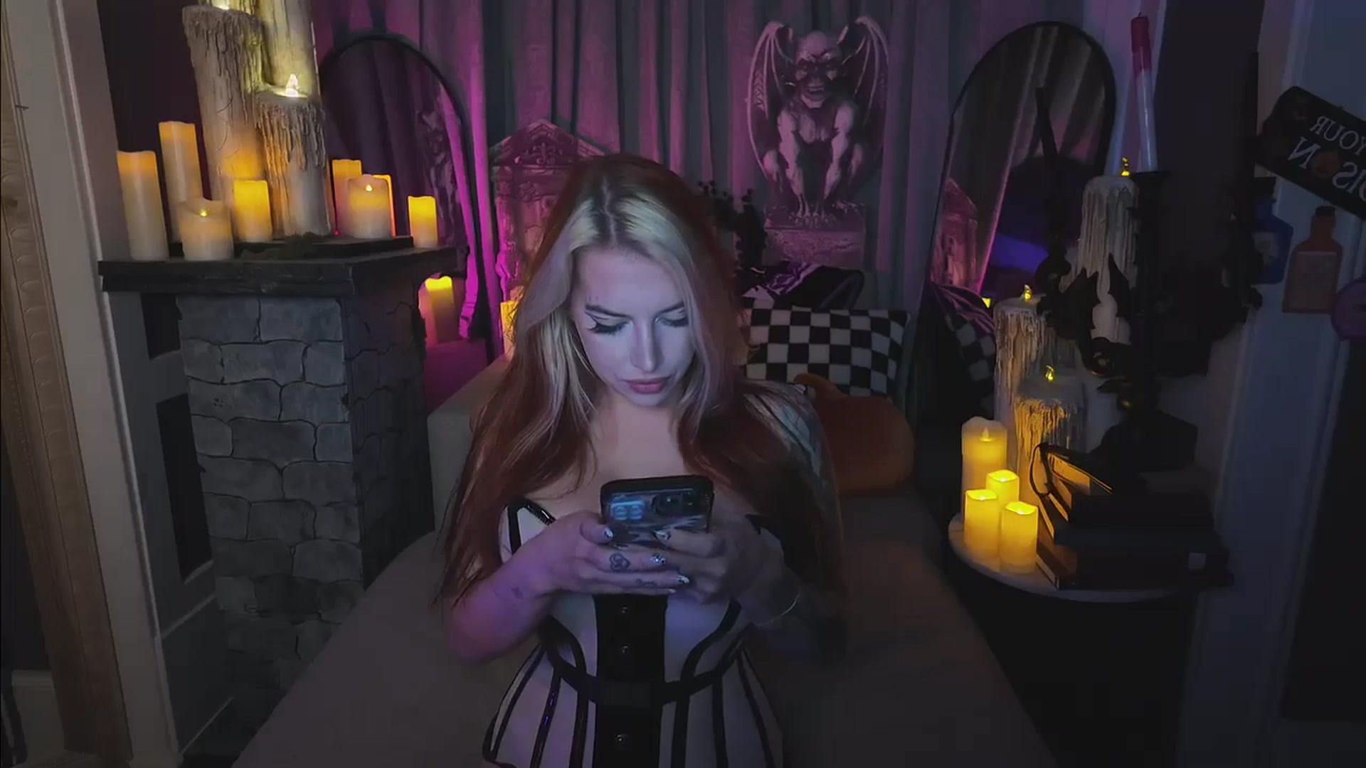 Gallery image thumbnail from Cubbixoxo's myfreecams stream on, 10/29/2024, 04:05 image 17 of 20