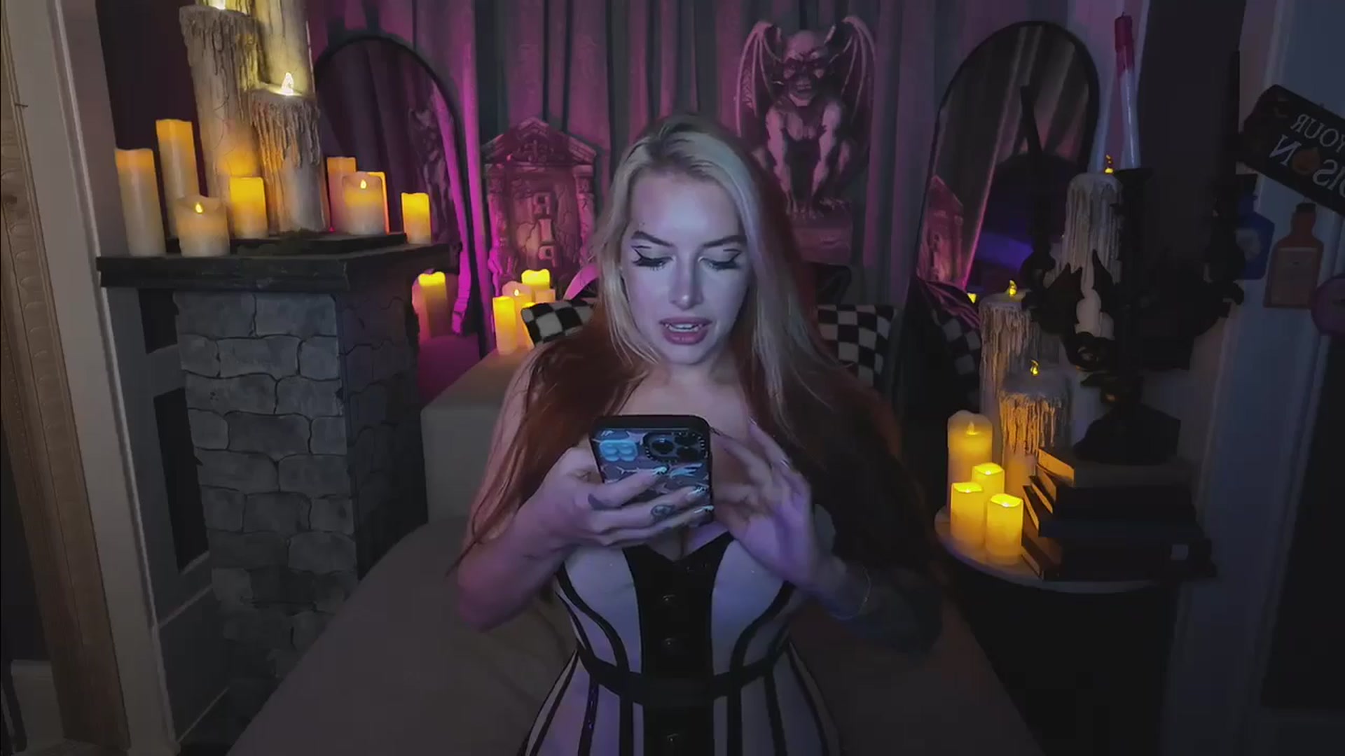 Gallery image thumbnail from Cubbixoxo's myfreecams stream on, 10/29/2024, 04:05 image 5 of 20