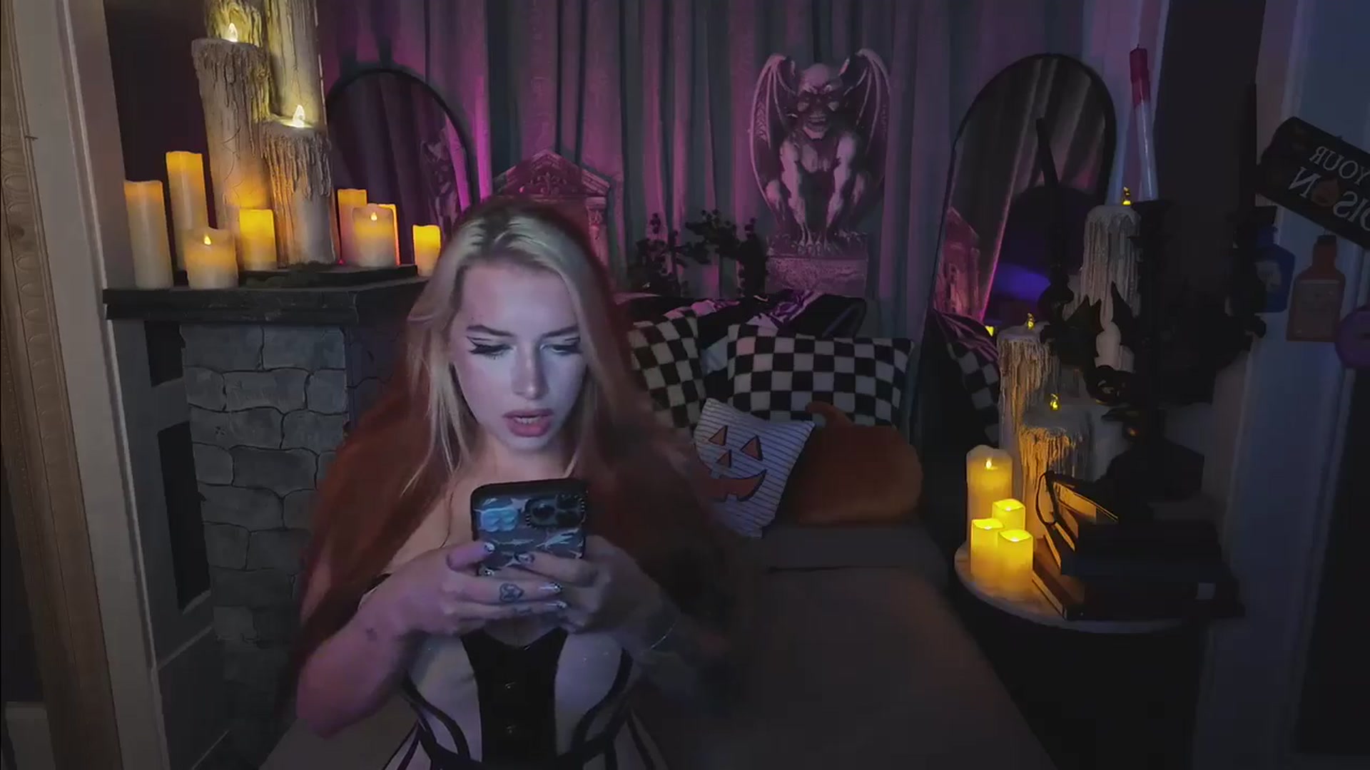 Gallery image thumbnail from Cubbixoxo's myfreecams stream on, 10/29/2024, 05:08 image 7 of 20