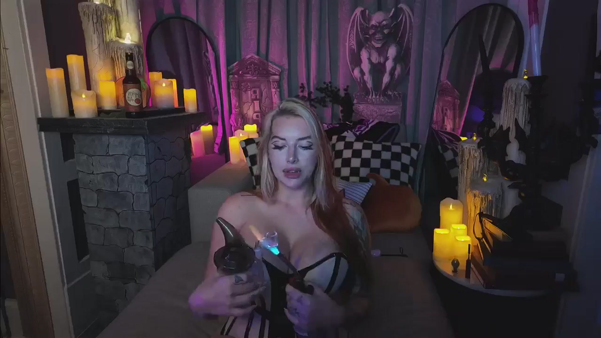 Gallery image thumbnail from Cubbixoxo's myfreecams stream on, 10/29/2024, 05:08 image 19 of 20