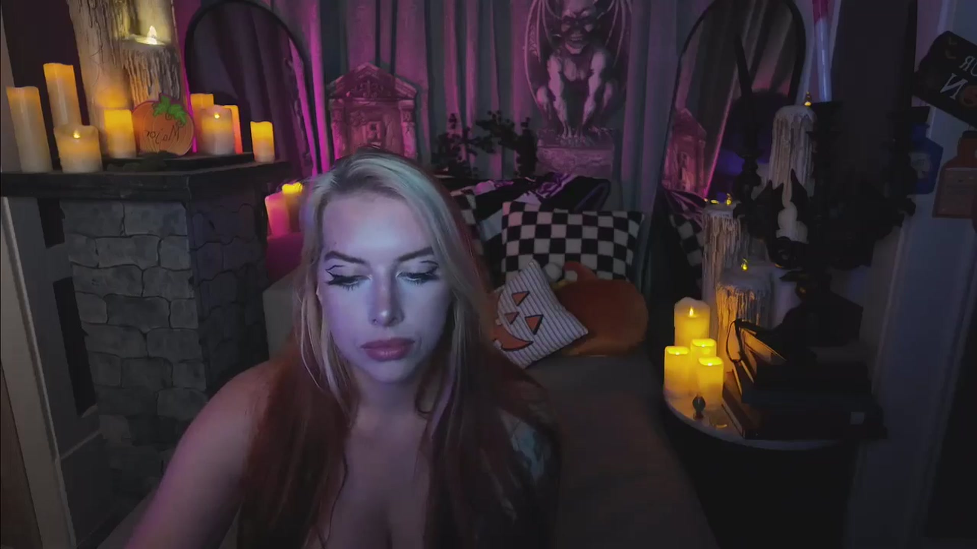 Gallery image thumbnail from Cubbixoxo's myfreecams stream on, 10/29/2024, 06:01 image 15 of 20