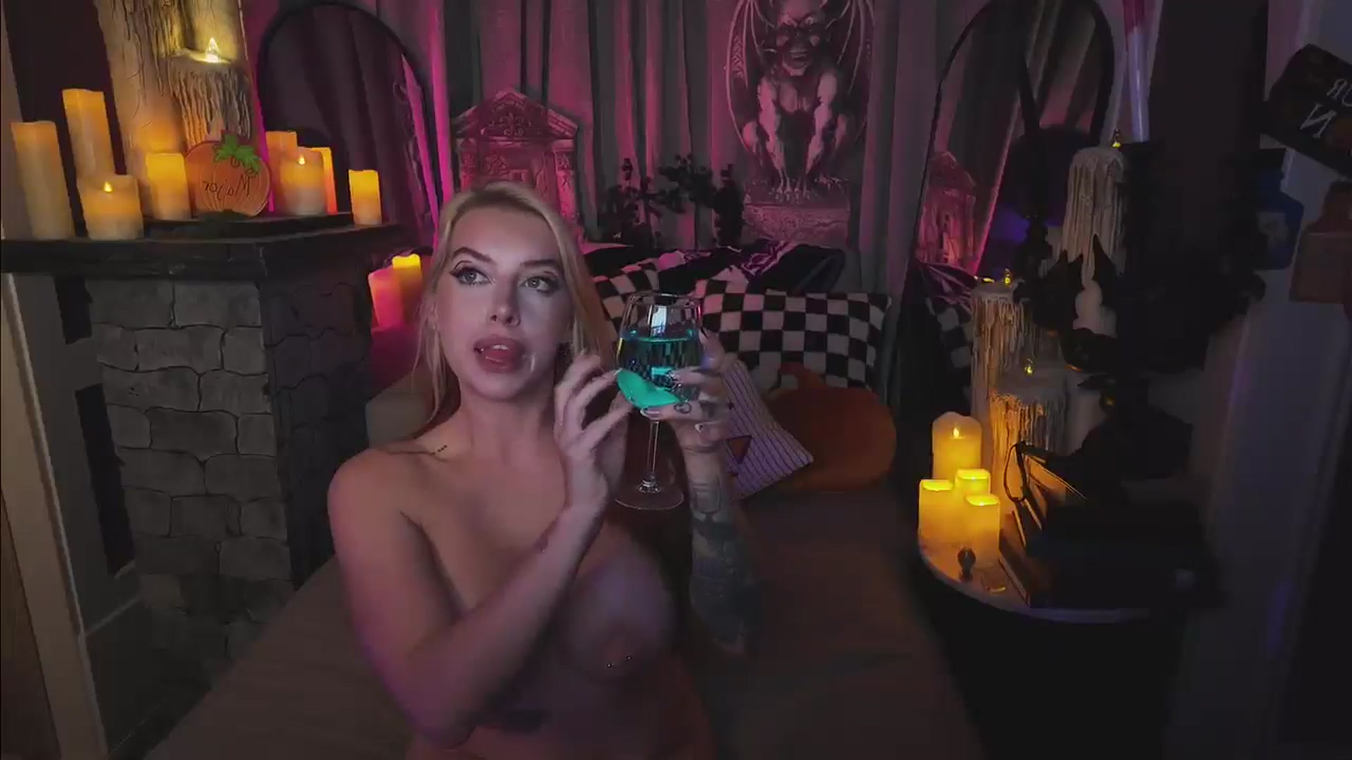 Gallery image thumbnail from Cubbixoxo's myfreecams stream on, 10/29/2024, 06:01 image 19 of 20