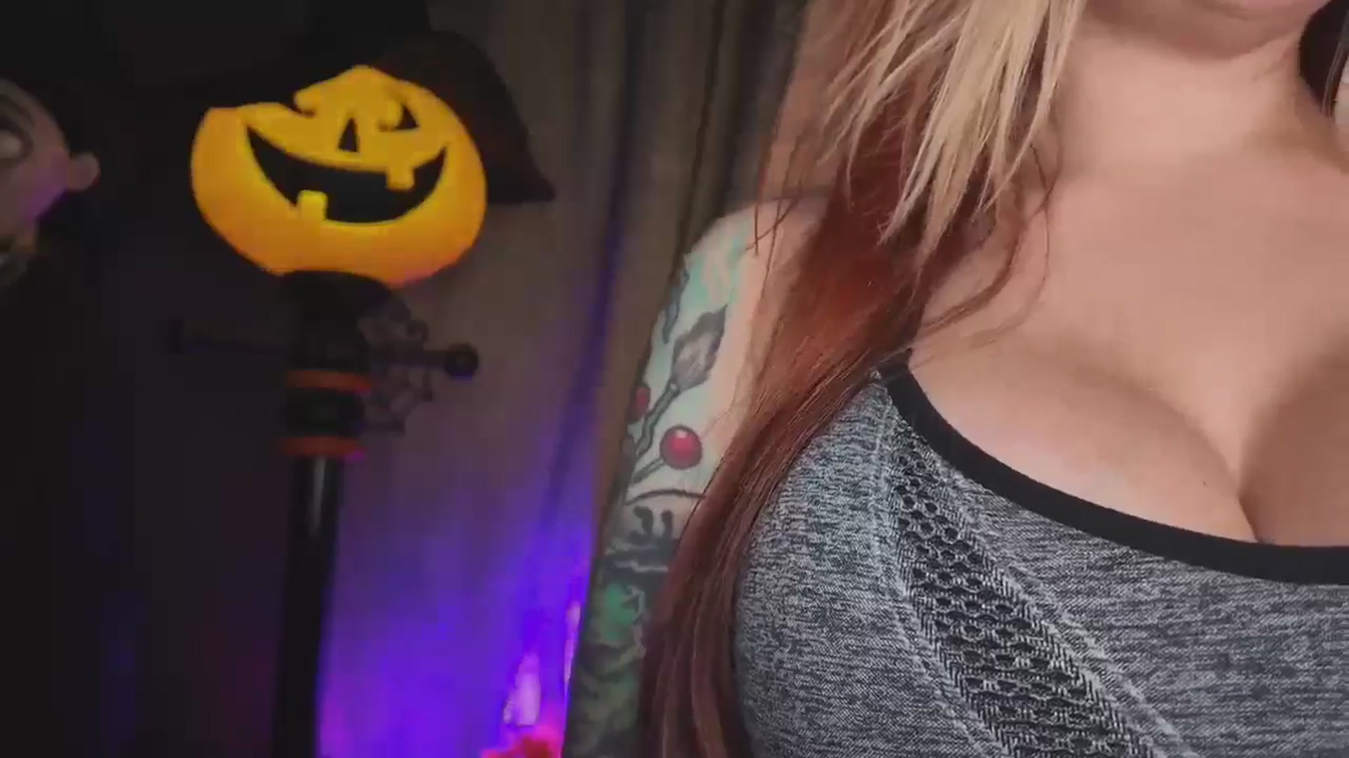 Gallery image thumbnail from Cubbixoxo's myfreecams stream on, 10/30/2024, 02:40 image 6 of 20