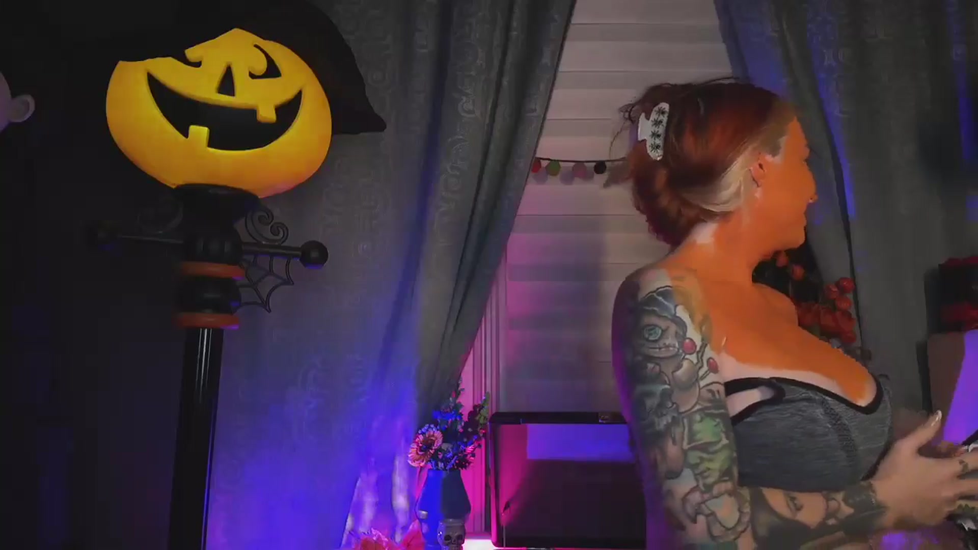 Gallery image thumbnail from Cubbixoxo's myfreecams stream on, 10/30/2024, 03:31 image 16 of 20